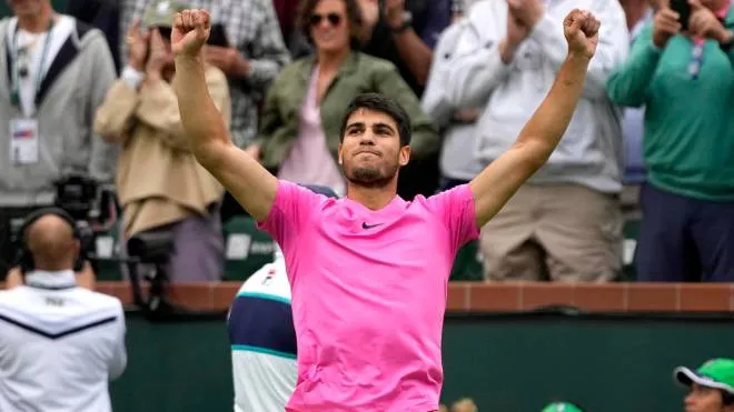 epaselect epa10533190 Carlos Alcaraz of Spain reacts after winning against Daniil Medvedev of Russia in the men's finals of the BNP Paribas Open tennis tournament at the Indian Wells Tennis Garden in Indian Wells, California, USA, 19 March 2023.  EPA/RAY ACEVEDO