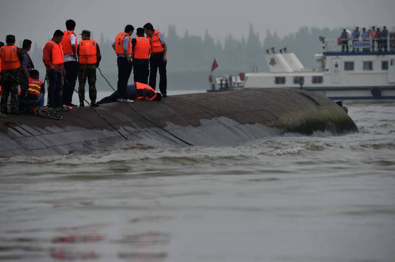 Traghetto affondato in Cina: i soccorsi (Olycom)