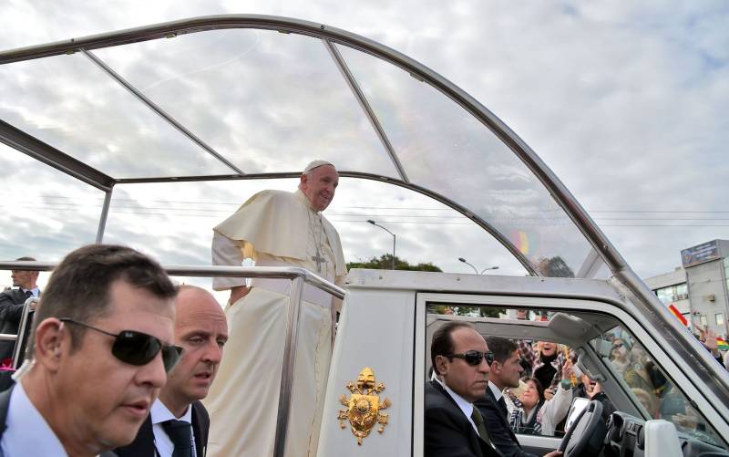La visita del Papa a Santa Cruz in Bolivia (Afp)