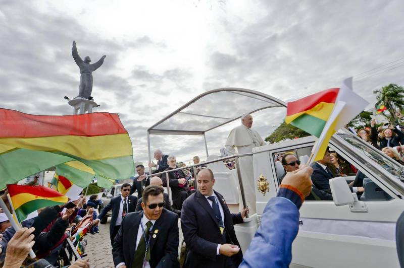 La visita del Papa a Santa Cruz in Bolivia (Afp)