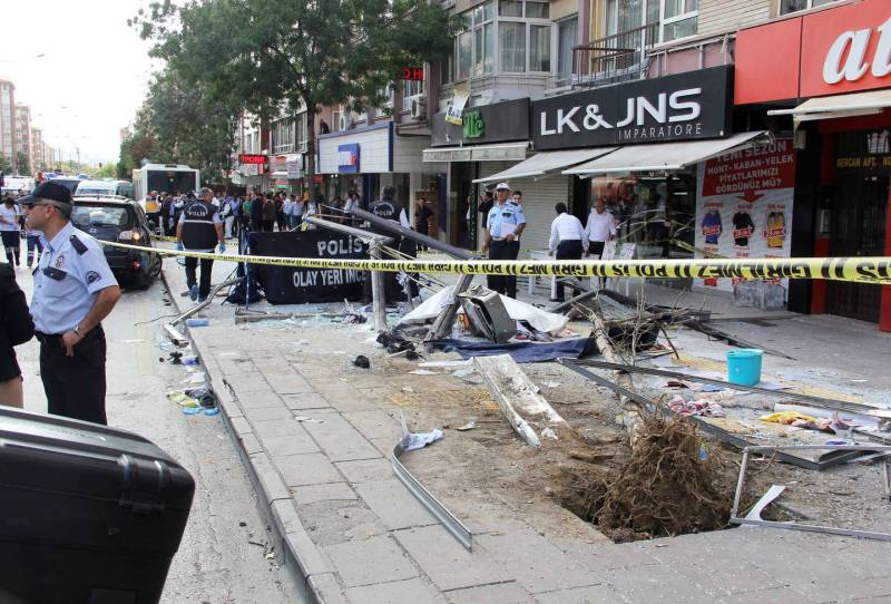Doppia esplosione ad Ankara prima del corteo filo curdo per la pace col PKK (Olycom)