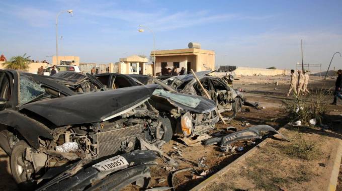 L'edificio in Libia colpito dal camion bomba (Ansa)