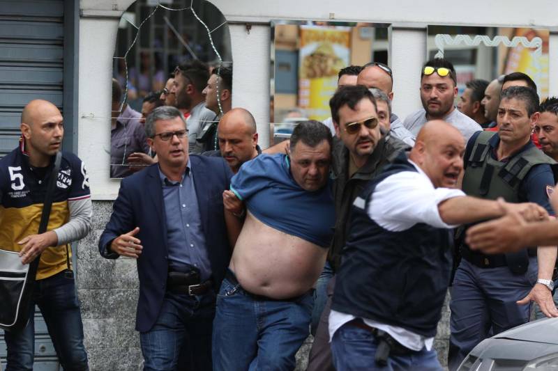 Si barrica in casa e fa strage a Napoli: l'arresto dello sparatore, Giulio Murolo  (Ansa)
