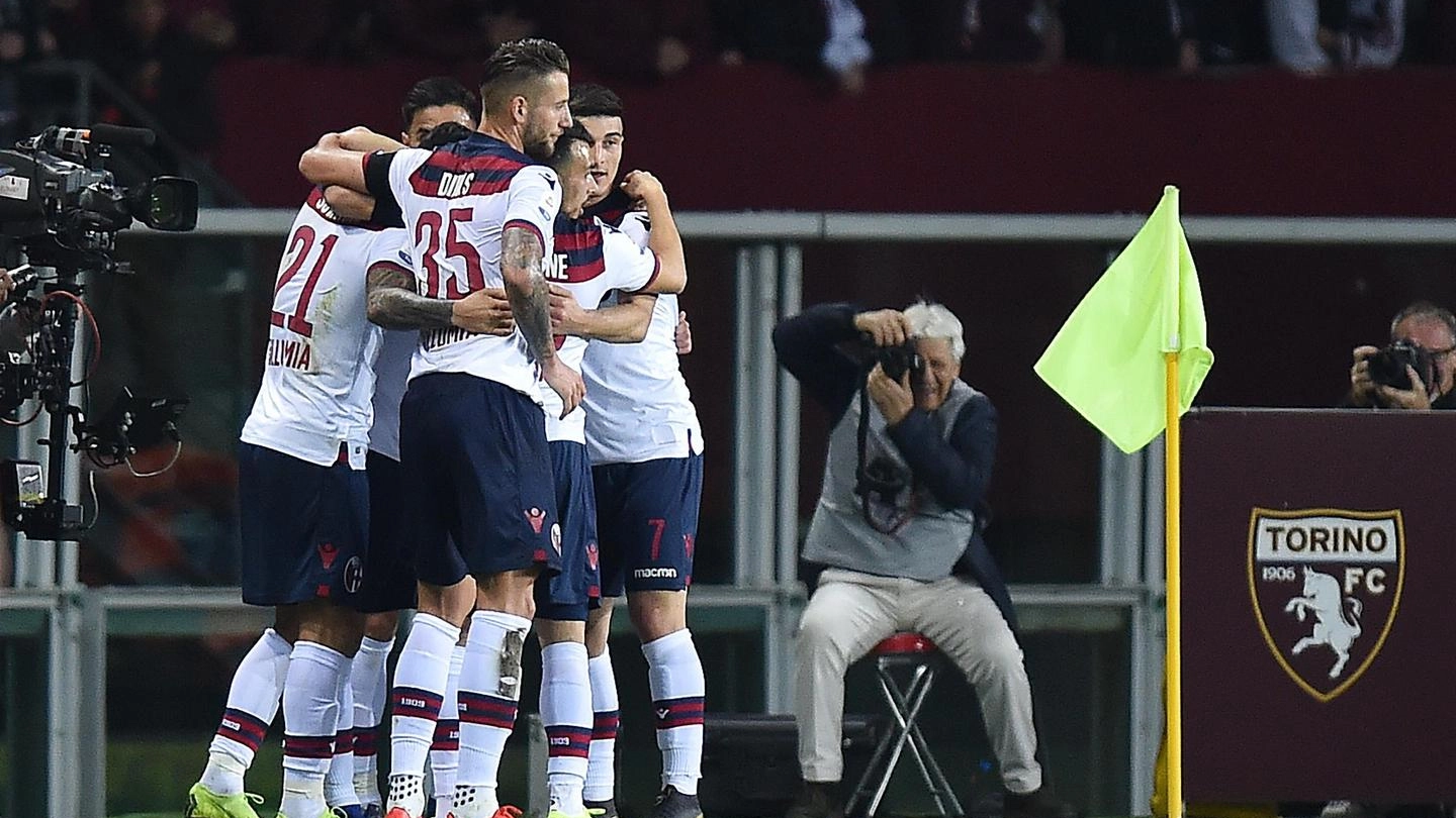 Torino-Bologna, esultanza rossoblù dopo il gol di Poli (Ansa)