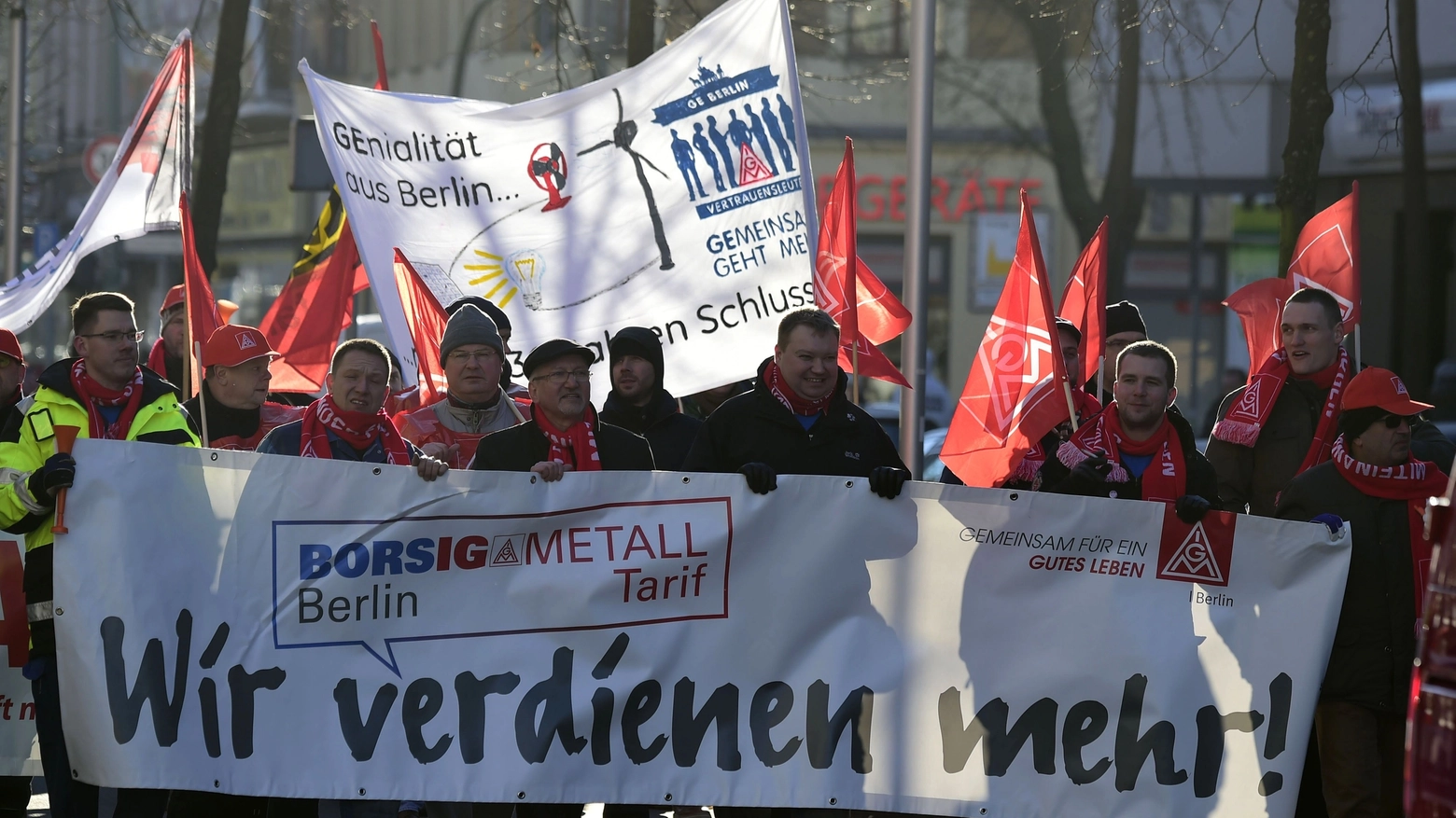 Operai tedeschi in sciopero (Afp)