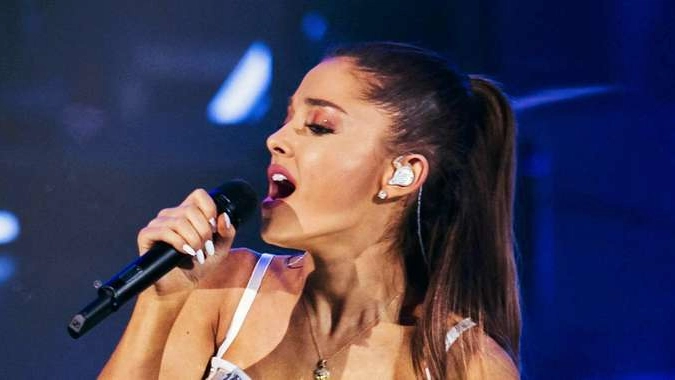 Ariana Grande cancella concerti Londra