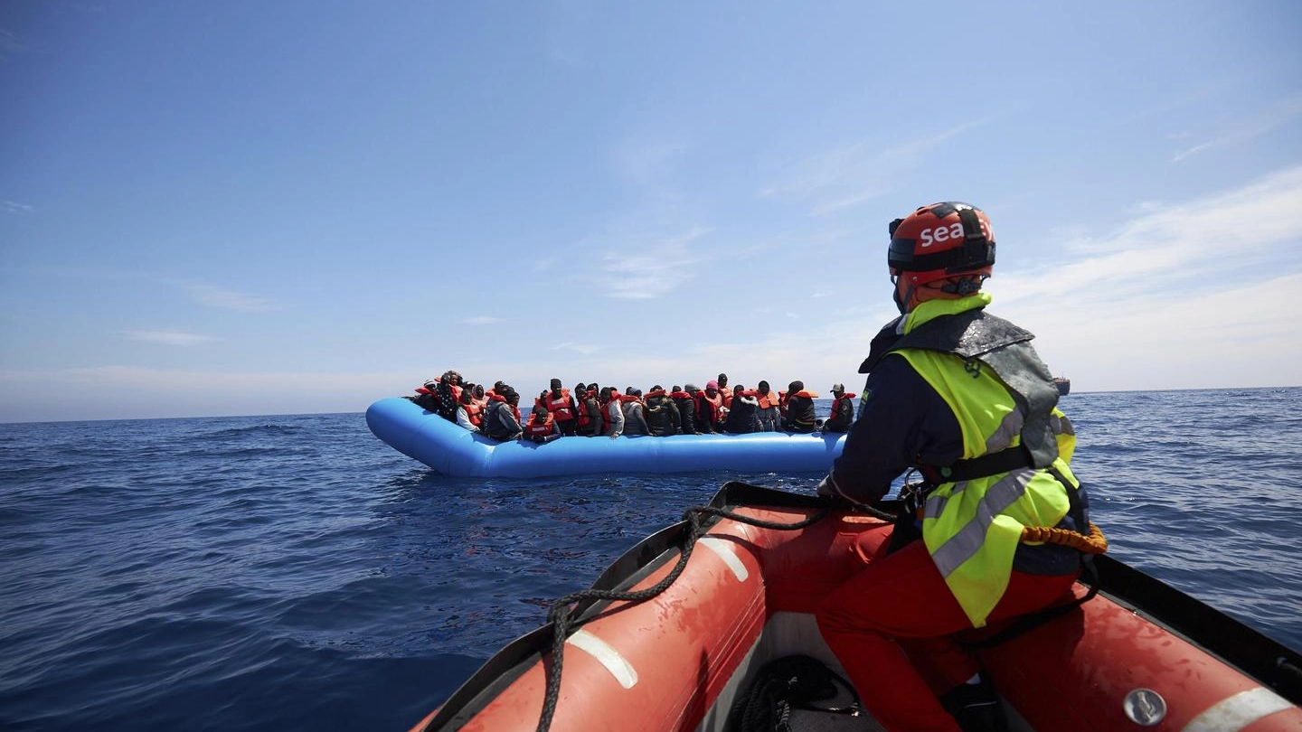 La Sea Eye salva 64 migranti al largo della Libia (Ansa)