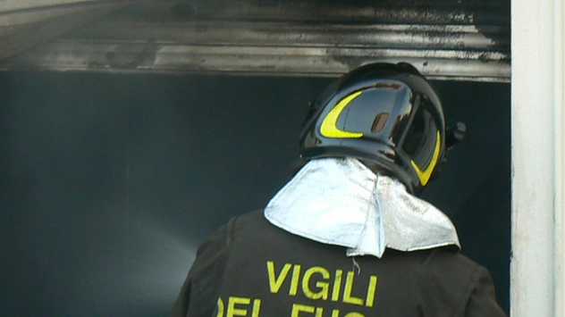 Vigile del fuoco (immagine d'archivio)