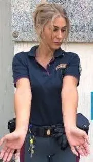 L’ex poliziotta espulsa per un tatuaggio cancellato "Chiedo aiuto a Giorgia Meloni"