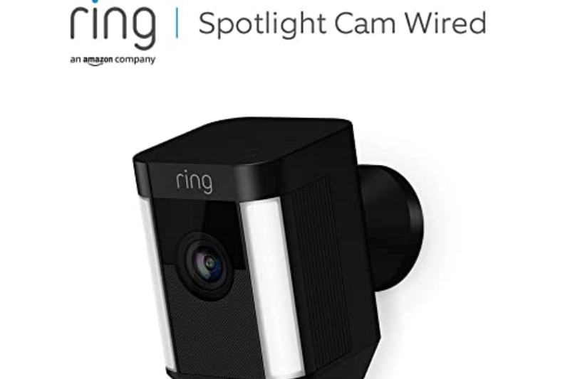Ring Spotlight Cam Wired su amazon.com