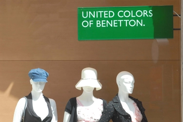 Multa salata a Benetton: “Violata la privacy dei clienti”