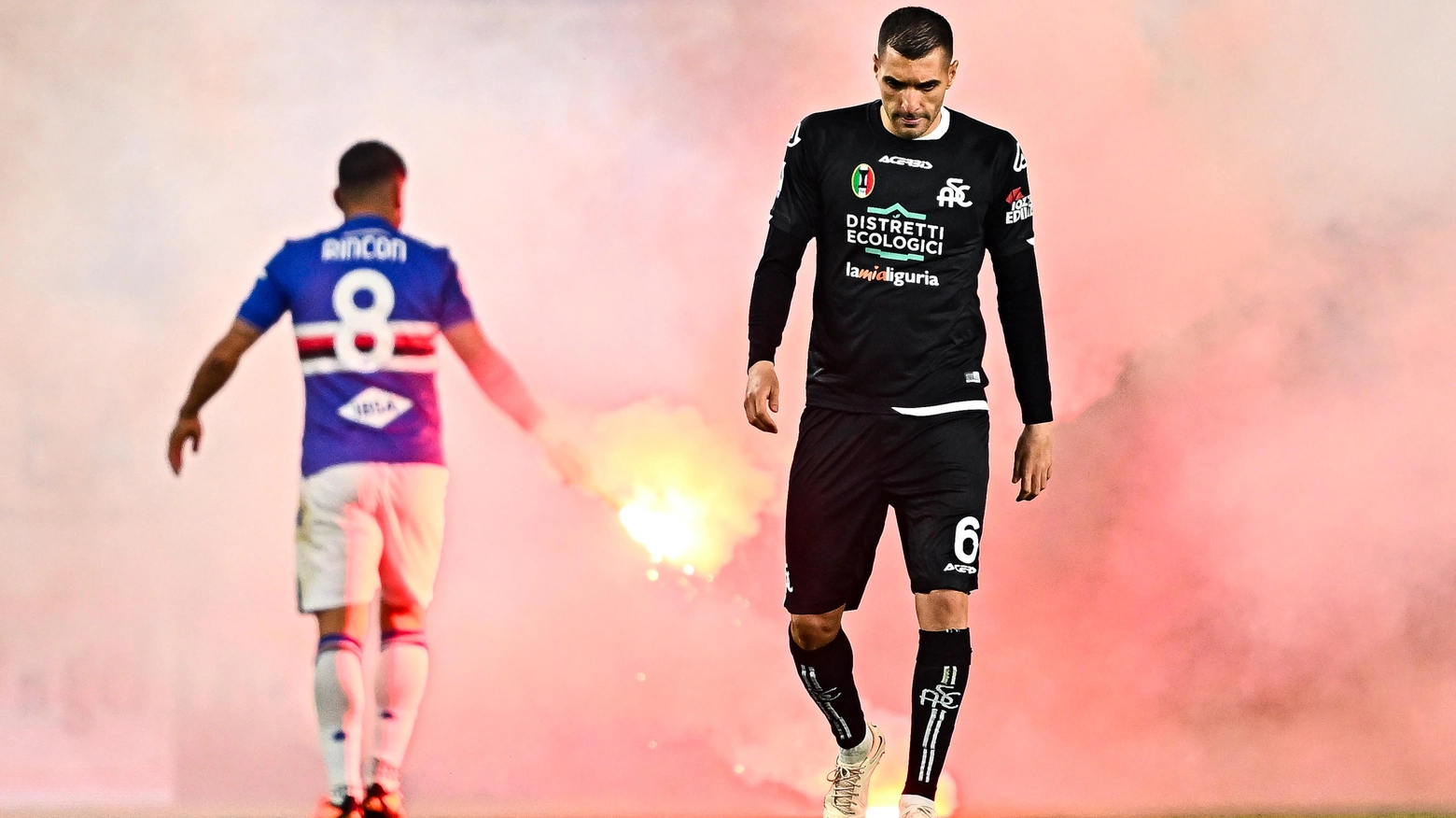 Sampdoria-Spezia è stata interrotta per lancio di fumogeni
