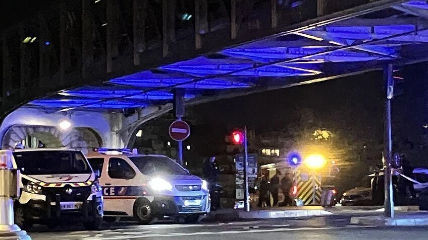 Parigi, grida ‘Allah Akbar’ e uccide un turista. Aggressore  era schedato e  già condannato