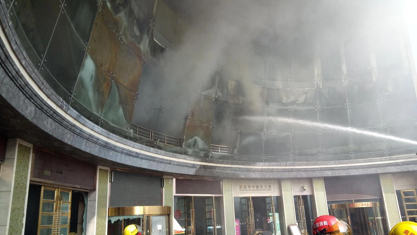 Cina, l'Incendio in un hotel a Nanchang (Ansa)