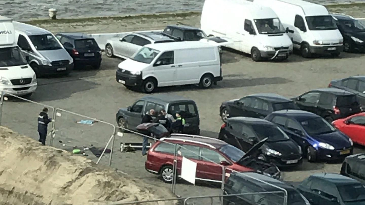 Belgio, auto tenta di schiantarsi sulla folla (Ansa)