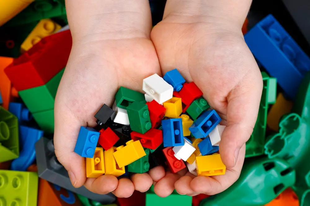 Lego, fatturato record, curiosità e l'ingresso nel metaverso per i