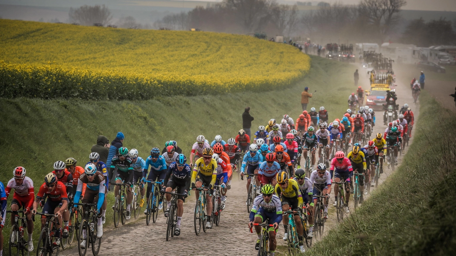 Nella prima bozza di calendario Uci il Giro è fissato per il 3 ottobre, Roubaix il 25