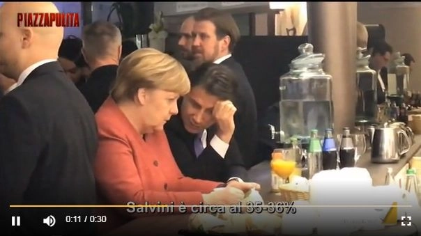 Merkel e Conte in un fermo immagine del filmato di 'Piazzapulita'