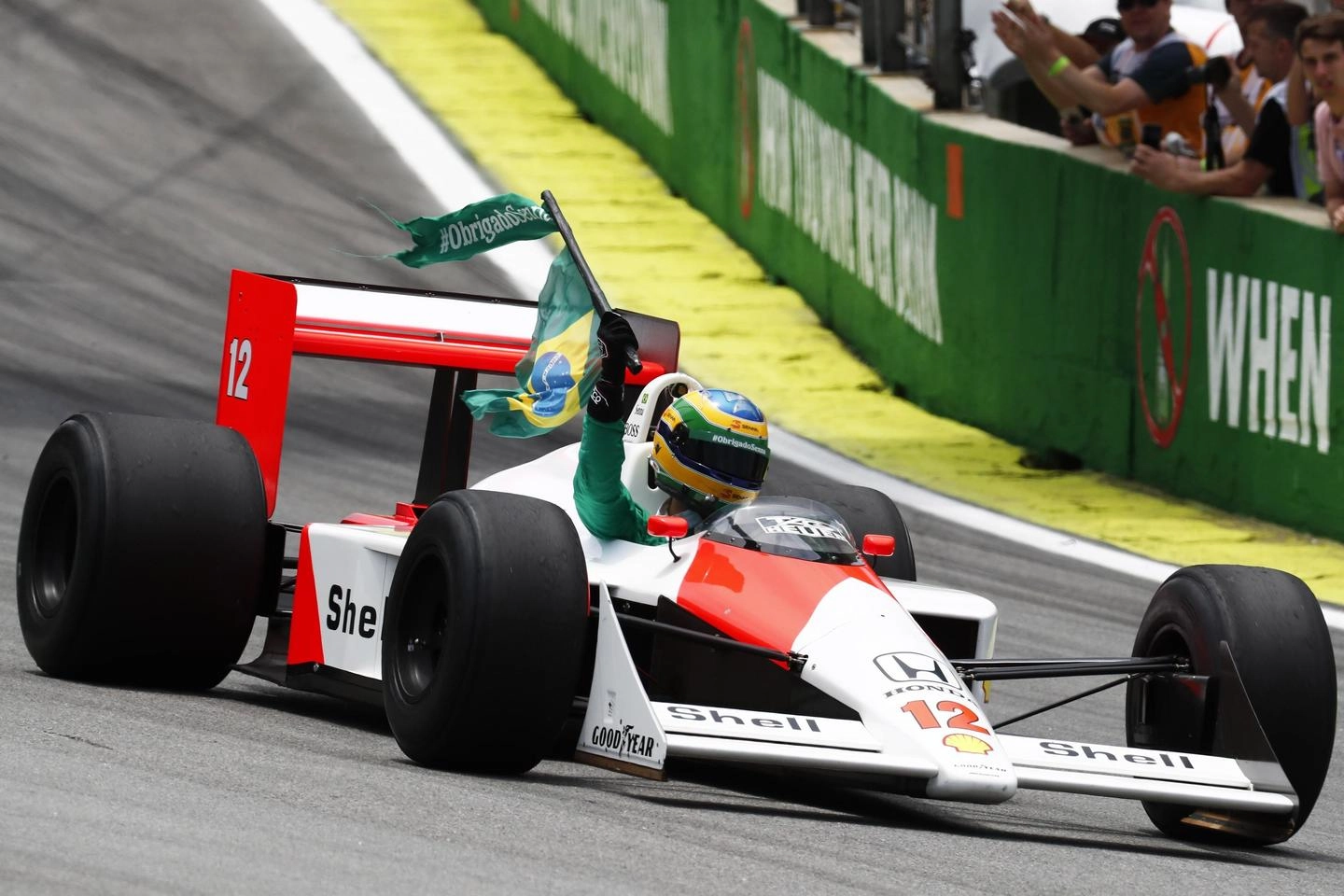 Bruno Senna, nipote di Ayrton, alla guida della McLaren MP4/4 (Ansa) 