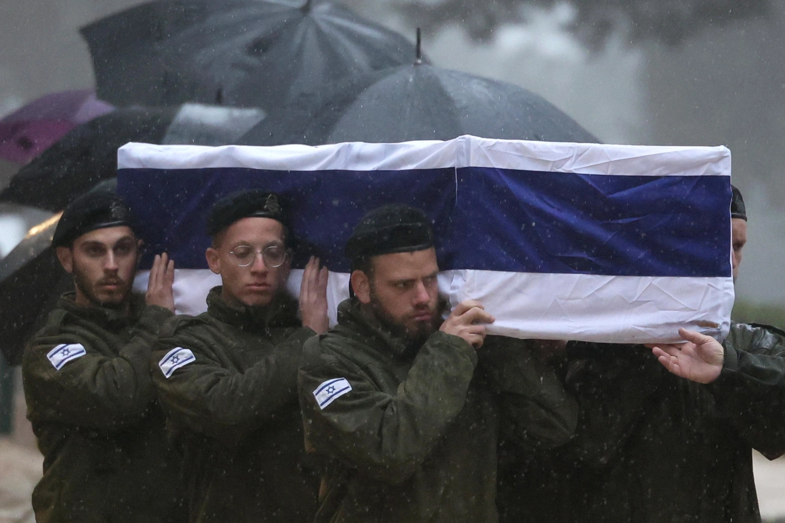 I funerali del soldato israeliano Hadar Kapeluk, ucciso a Khan Yunis, nel sud della Striscia di Gaza