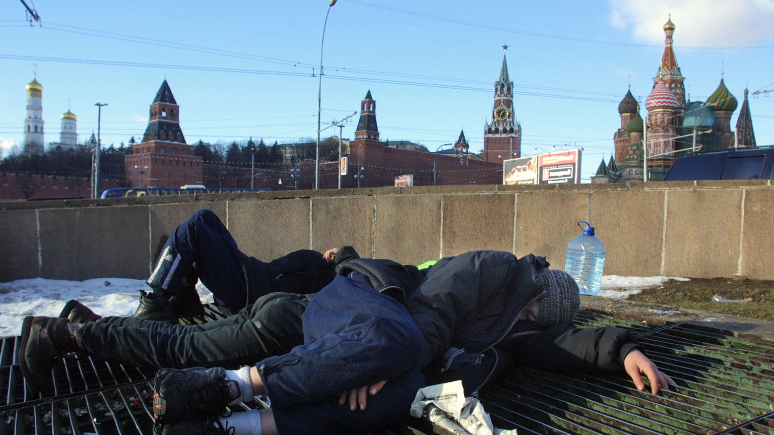Due senzatetto a Mosca (Ansa)