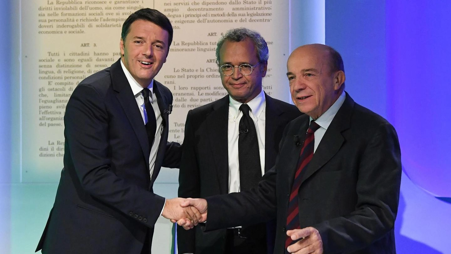 Il premier Matteo Renzi stringe la mano a Gustavo Zagrebelsky (Ansa)