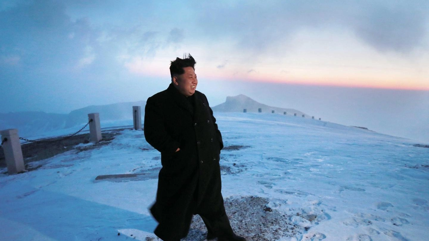 Kim Jong-Un sulla vetta del monte più alto del Nordcorea (Ansa)