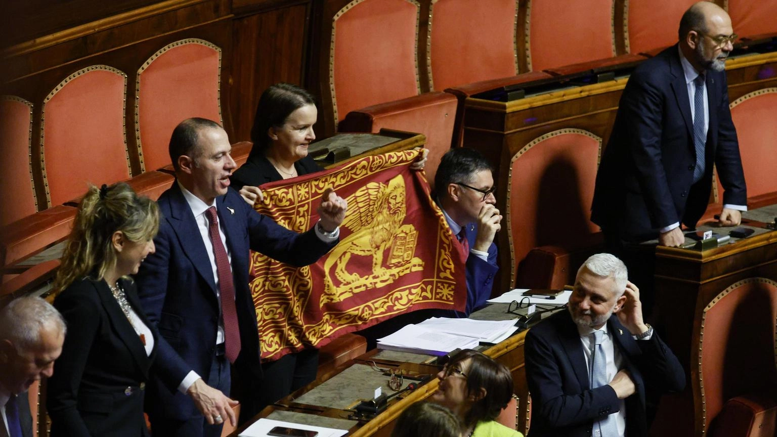 Non solo Inno di Mameli, al Senato anche una bandiera del Veneto
