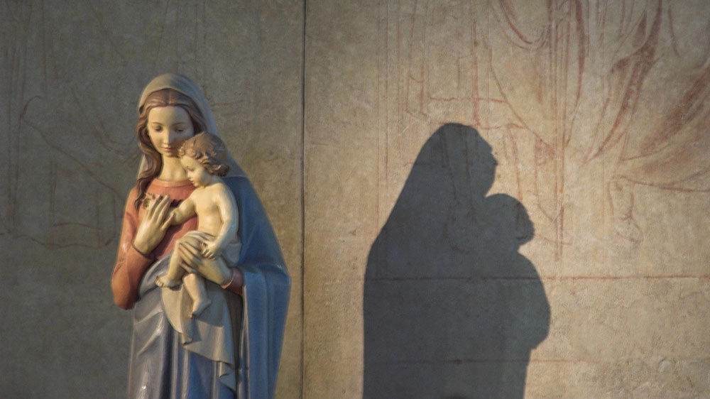 Una statua di Maria