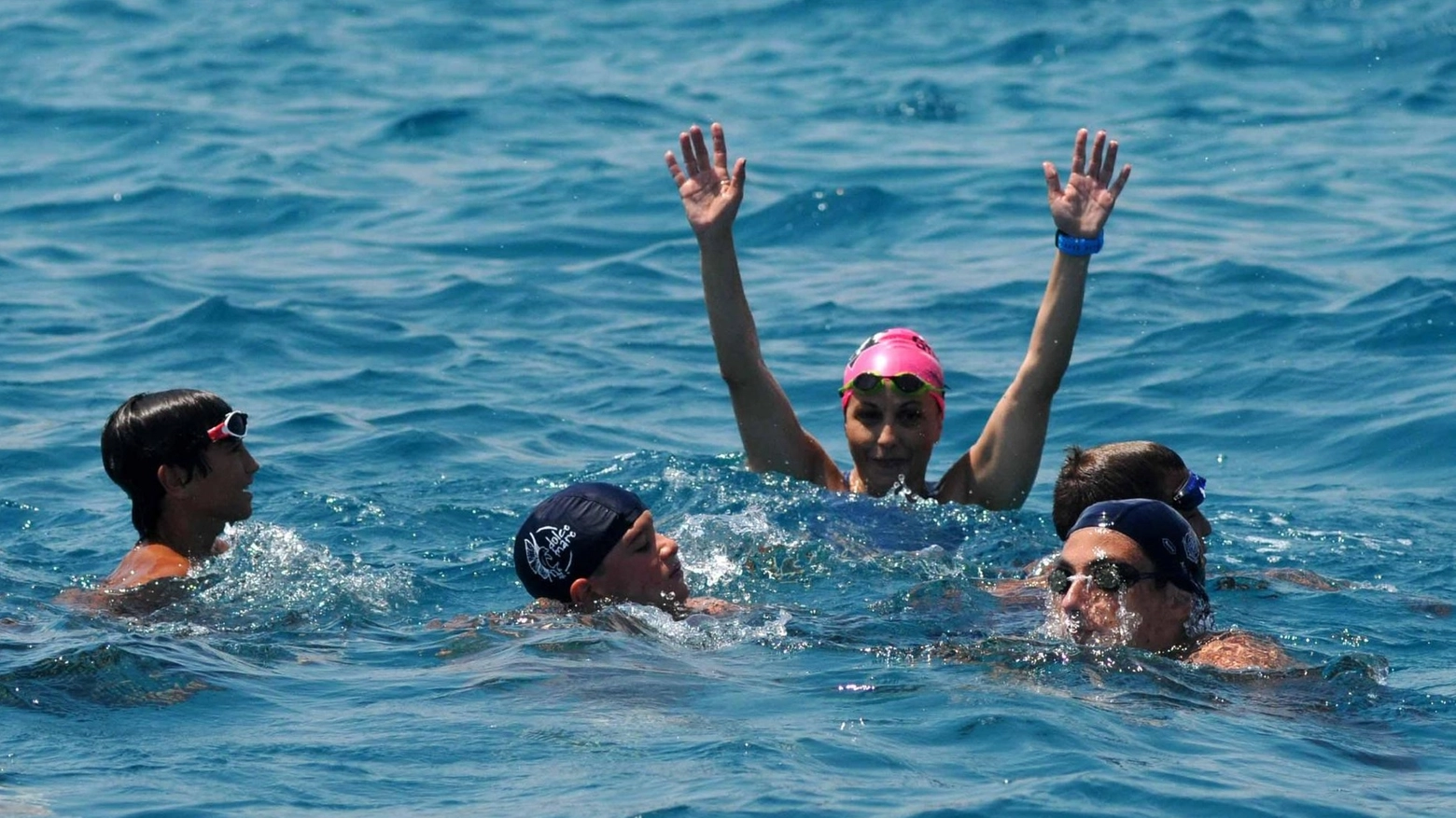 Monica Priore, la nuotatrice dei record, a San Foca con i giovani delle associazioni