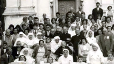 I pellegrini Unitalsi del 1960. Con la freccia è indicata la signora Cecilia Zeppa