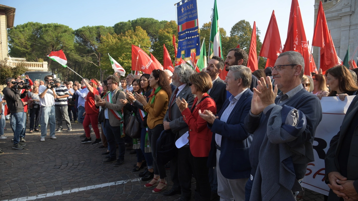 I manifestanti dell'Anpi a Predappio (foto Frasca)