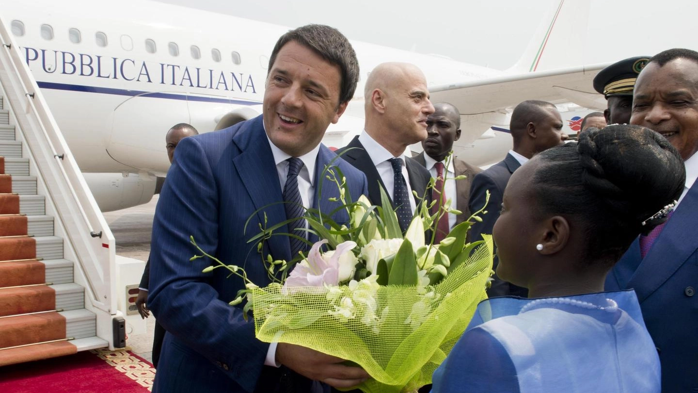 Il premier Renzi in Congo (Ansa)