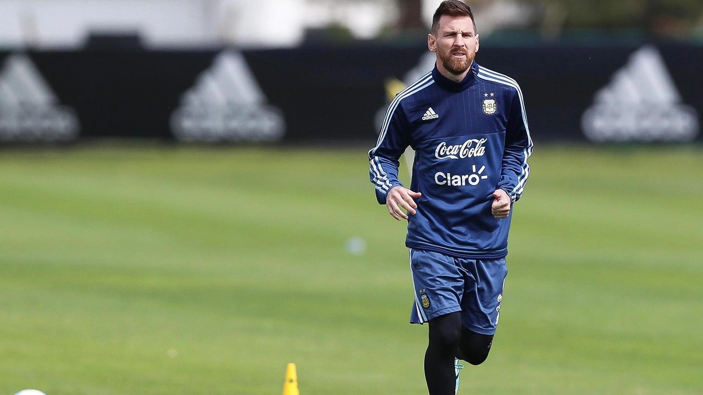 Messi in allenamento con la Nazionale argentina (Ansa)