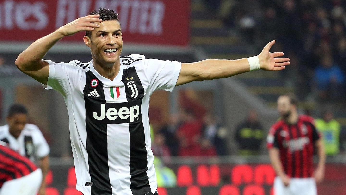 Cristiano Ronaldo segna al Milan (Ansa)