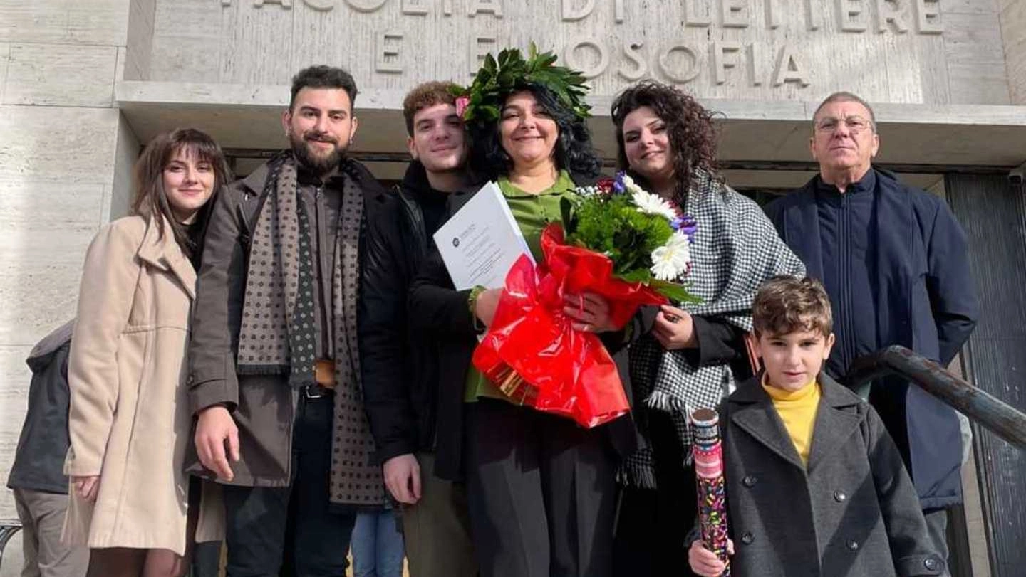 Franca Venditti, 50 anni, dopo la laurea, con il marito Antonio e i cinque figli: Irene, 19 anni; Vincenzo, 28; Samuele, 20; Giuseppina, 30 anni; Mattia 7 anni