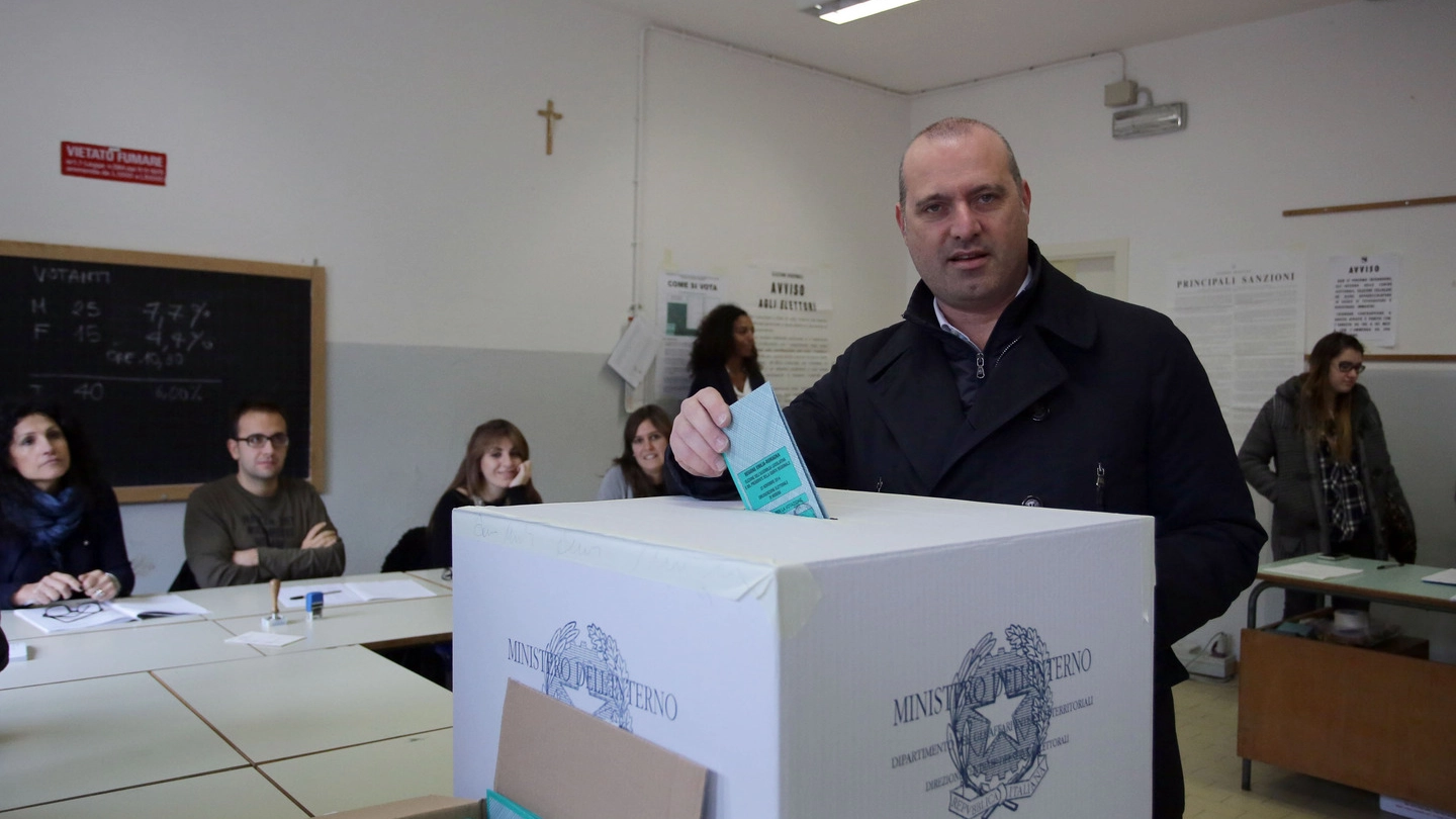 Stefano Bonaccini al voto (FotoFiocchi)