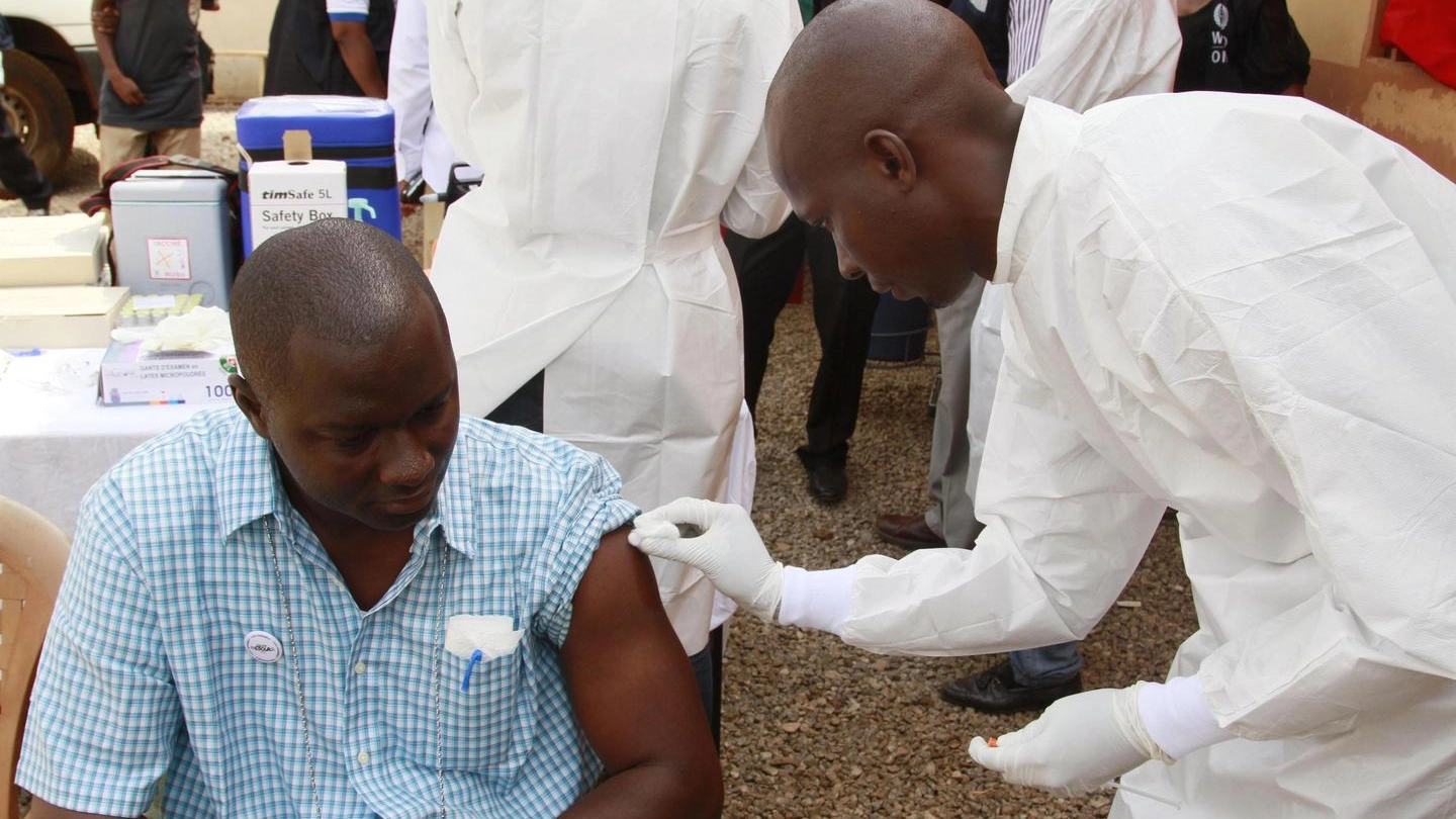 PROFILASSI Vaccinazioni contro Ebola (Ansa)
