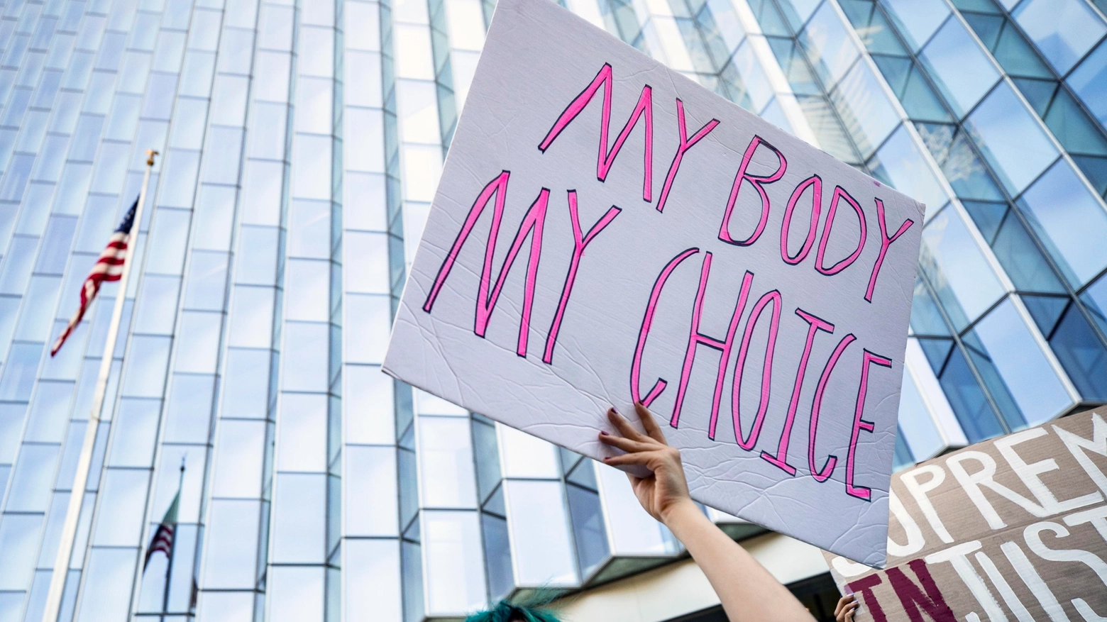 Protesta a favore dell'aborto (Ansa)