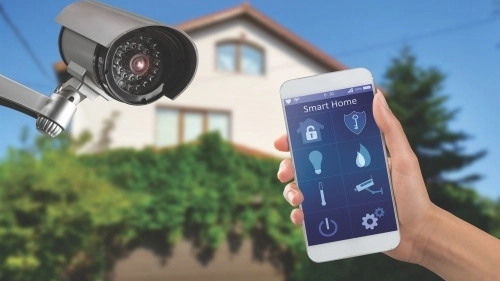 Tech / Sul mercato ci sono tanti tipi di dispositivi di sicurezza per proteggere efficacemente le nostre abitazioni, in vista delle partenze estive
