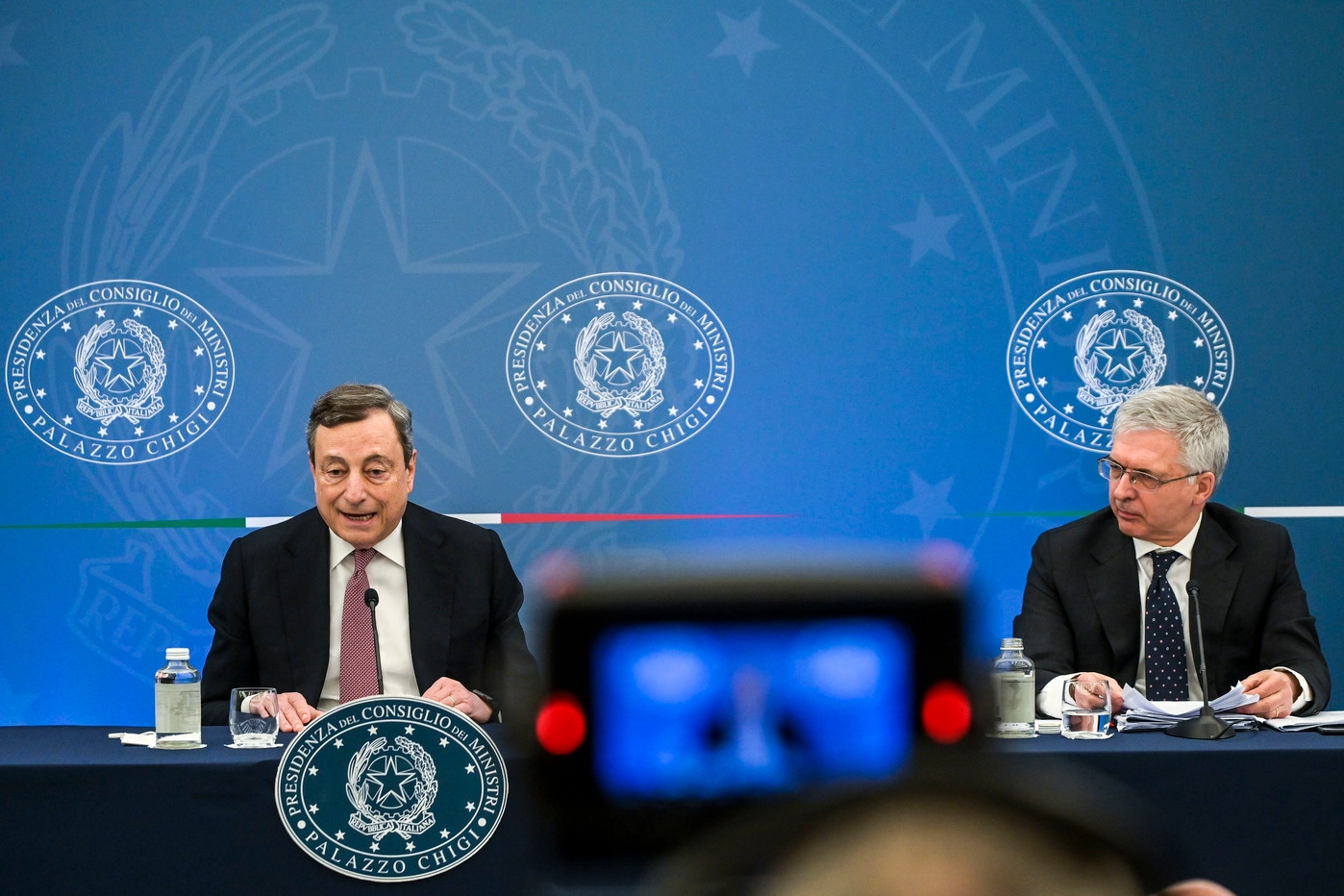 Il premier Mario Draghi e il ministro dell'Economia Daniele Franco (foto Imagoeconomica)