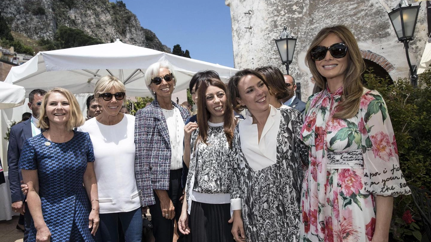 Melania Trump, con le altre first lady, a Taormina (Ansa)