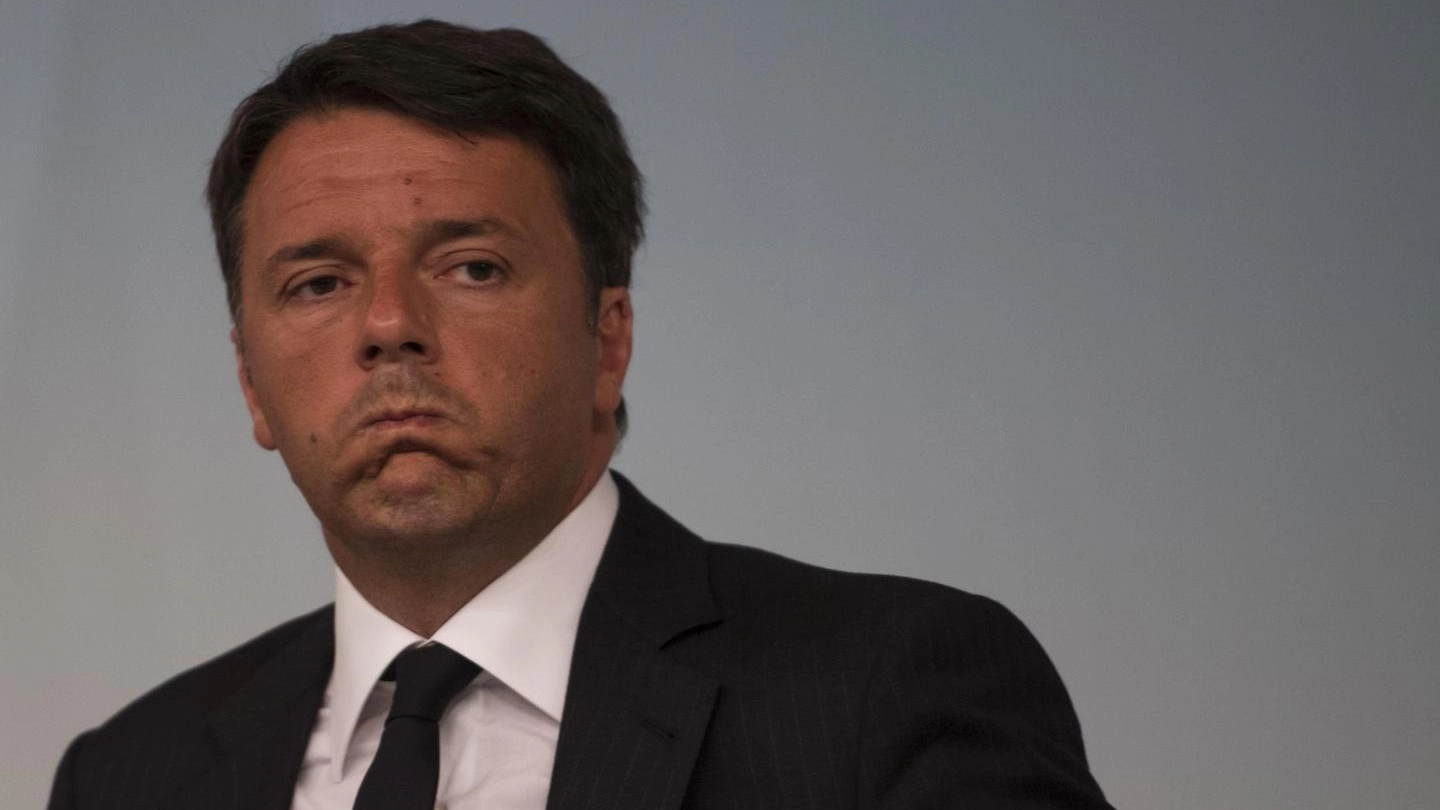 Matteo Renzi in conferenza stampa dopo il Cdm sul terremoto (Ansa)