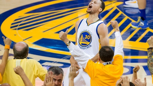 Steph Curry riporta i Warriors in finale NBA