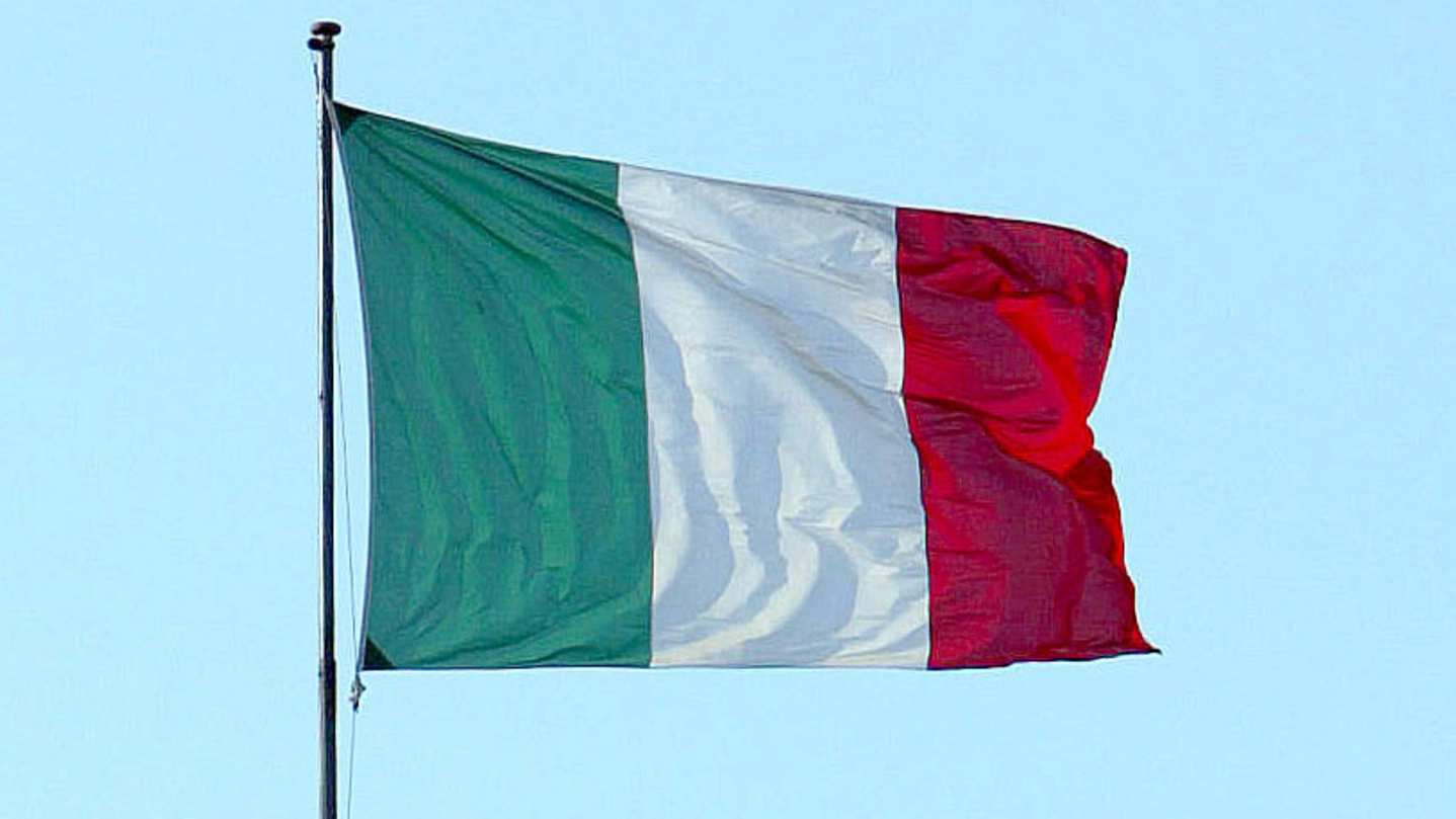La bandiera italiana (foto Ansa)