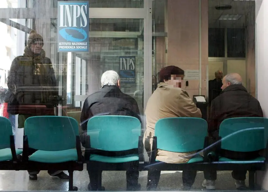 Pensioni, le donne sono più 'povere' degli uomini: prendono in media il 14% in meno