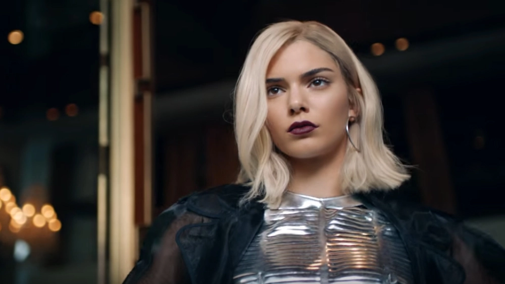 Kendall Jenner in uno screenshot dello spot di Pepsi – Foto: Pepsi