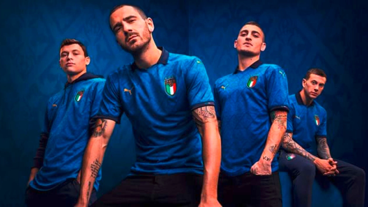 La nuova maglia dell'Italia. Da sinistra, Barella, Bonucci, Verratti e Bernardeschi (Ansa)