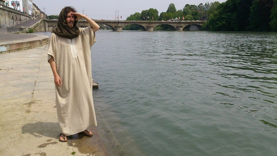Il finto 'Gesù' a spasso per Torino