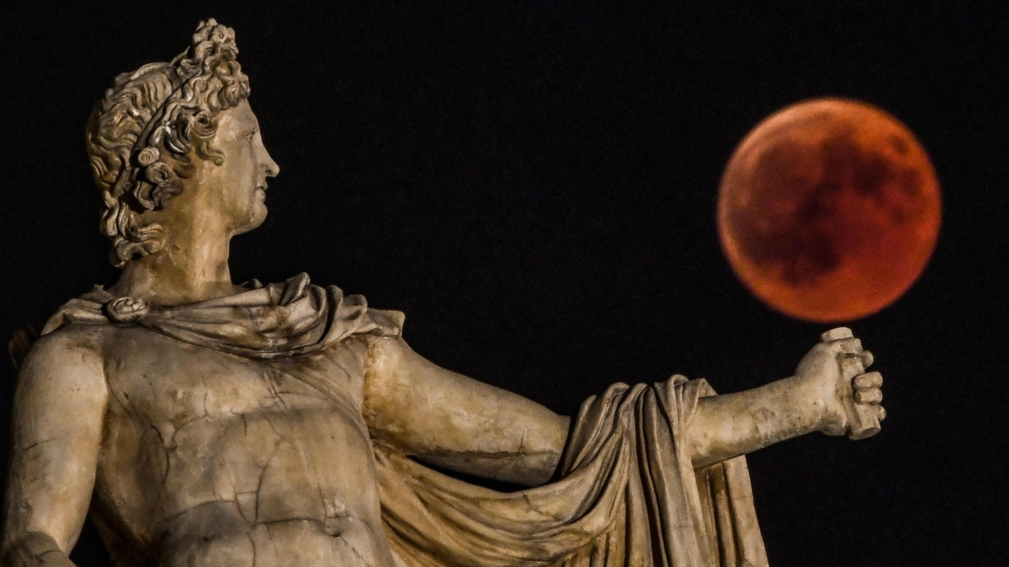 La Luna rossa ad Atene (LaPresse)